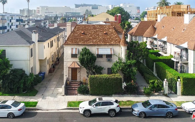 107 N Kings Rd in Beverly Grove, closed multifamily sale