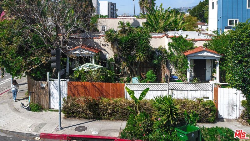 1301 N Orange Dr in Hollywood, closed multifamily sale