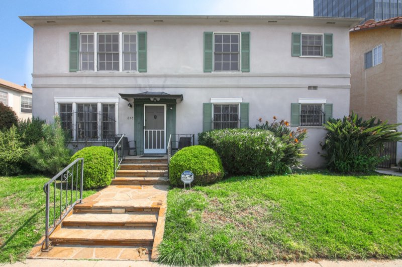 648 S Dunsmuir in Mid-Wilshire, closed multifamily sale